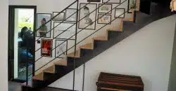 Les escaliers en métal et bois des designs modernes et intemporels