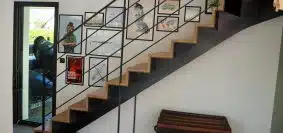 Les escaliers en métal et bois des designs modernes et intemporels