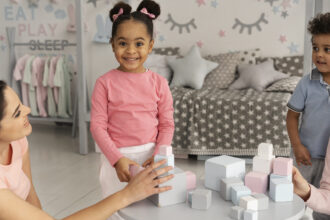 Garde d'enfants à domicile : comment choisir un intervenant vraiment fiable ?